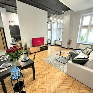 https://luxury-100m2-loft-design-apartment-at-wawel-netflix.krakowhotelspoland.com